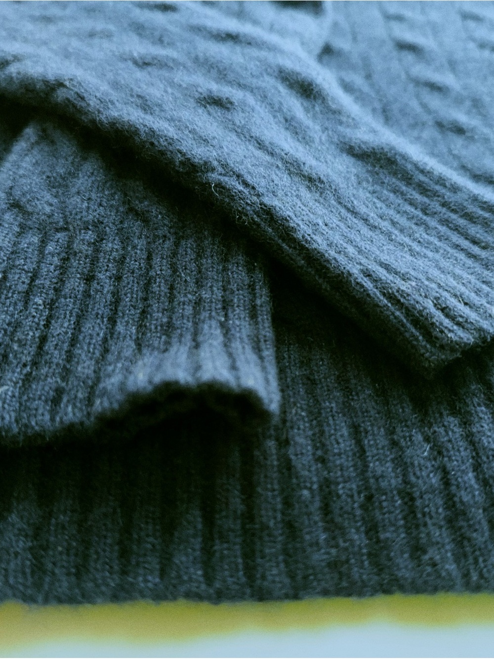 100% Cashmere • Polo Ralph Lauren • Midnight Harbor • Cable Knit V-Neck•
🐐⚓️💙 - Picture 8 of 9